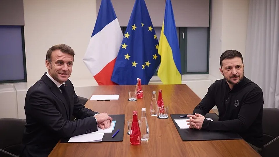 Macron a negociat cu Zelenski extragerea mineralelor rare pentru industria de apărare Trump pierde