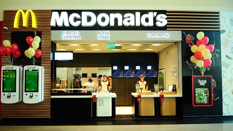 Taxele plătite de McDonald’s au acoperit salariile anuale a 4.580 de profesori
