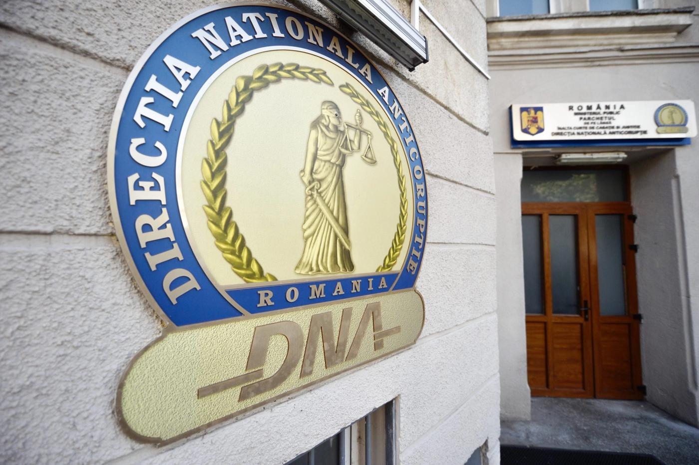 Trei persoane şi o societate comercială au fost trimise în judecată de DNA pentru fraudarea fondurilor europene/ Procurorii estimează un prejudiciu de 375.000 de euro