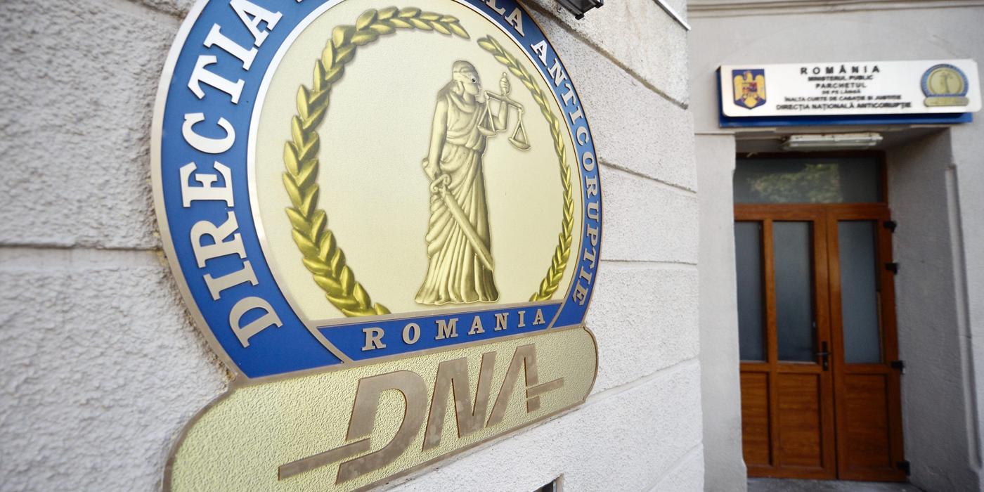 Trei persoane şi o societate comercială au fost trimise în judecată de DNA pentru fraudarea fondurilor europene/ Procurorii estimează un prejudiciu de 375.000 de euro