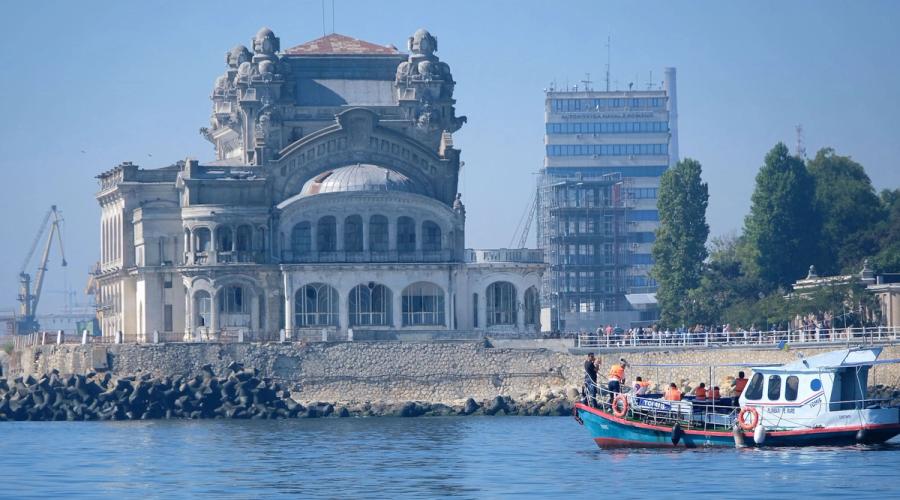 Suntem oare extratereștri rătăciți pe propria noastră planetă? Anatomia unui paradox evoluționist