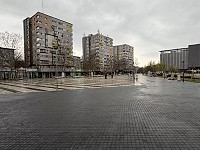 Tot mai puțini români din mediul urban dețin locuința în care trăiesc