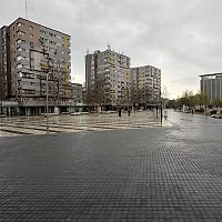 Tot mai puțini români din mediul urban dețin locuința în care trăiesc
