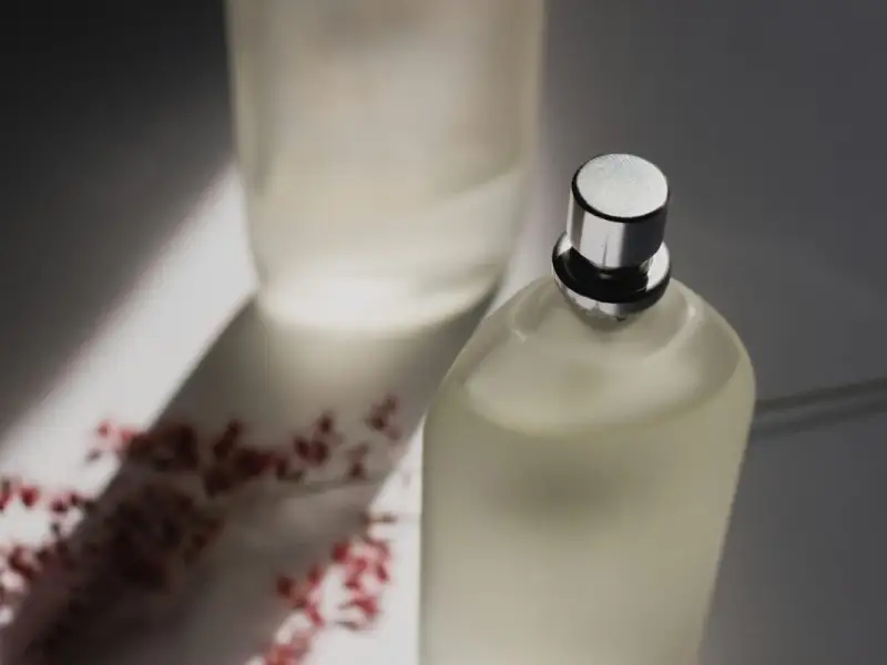 Parfumul, cadoul perfect pentru bărbați: practic și personalizabil