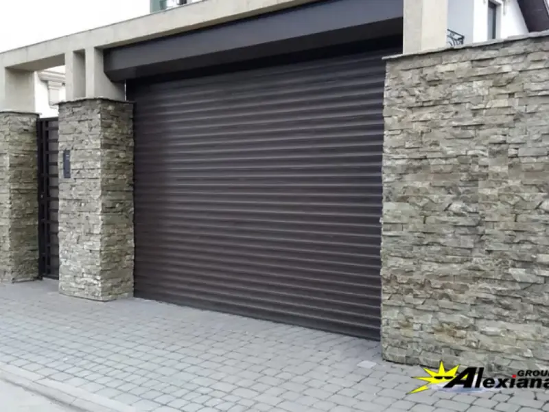 Uși de garaj moderne tip rulou – soluția practică și elegantă pentru casa ta