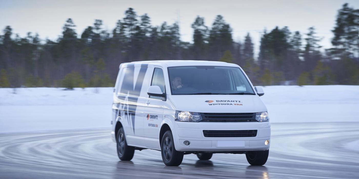 Utilizarea altor anvelope decât cele recomandate de producătorii mașinilor