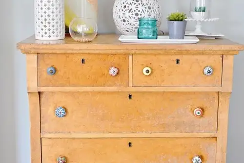 Cum sa schimbi aspectul unui dulap cu manere