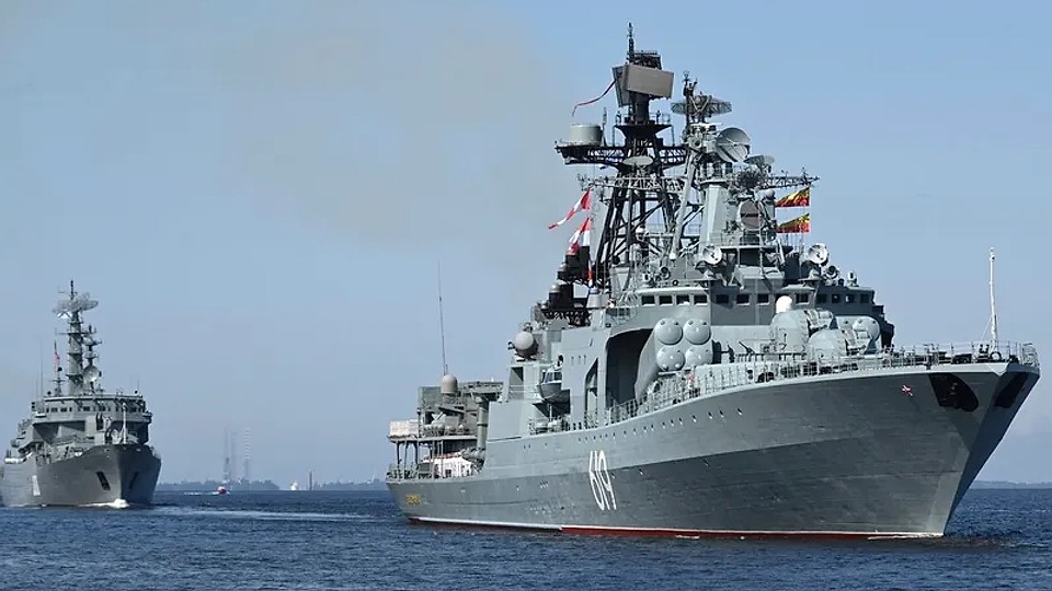 Rusia își face bază pe Flancul sudic al NATO. Convoiul de nave, escortat de un distrugător a ajuns în Libia