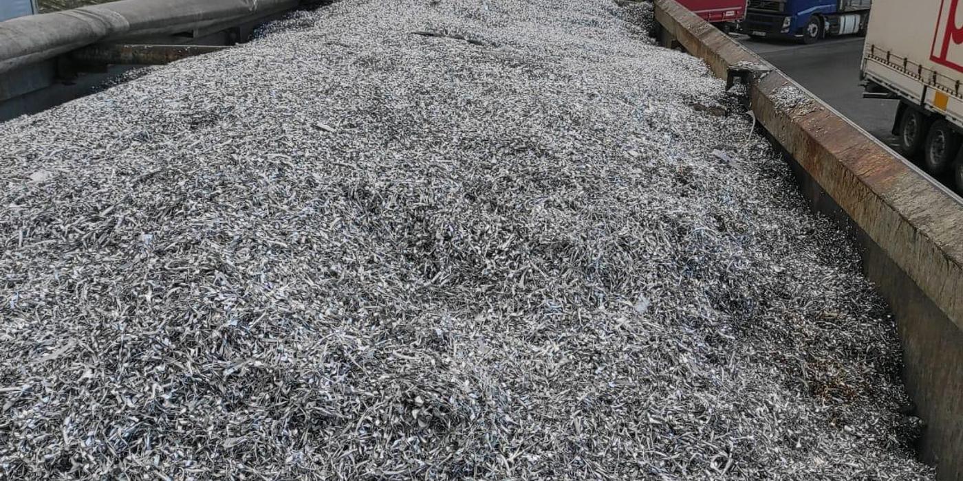 Garda de Mediu: Aproape o sută de tone de deşeuri, oprite la intrarea în ţară în doar patru zile / Gunoaiele erau marcate ca mărfuri second-hand