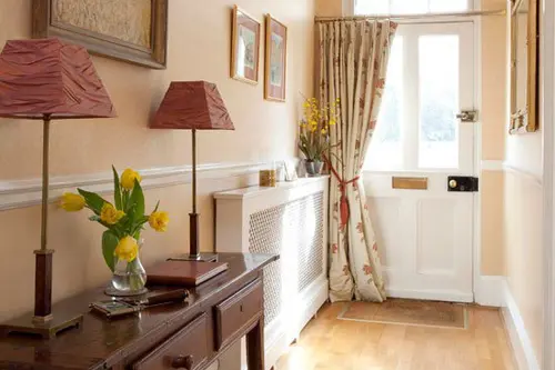 Mobilier pentru holul de la intrare – idei practice pentru o amenajare de efect