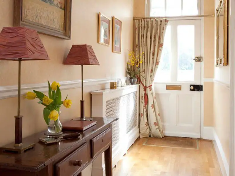 Mobilier pentru holul de la intrare – idei practice pentru o amenajare de efect