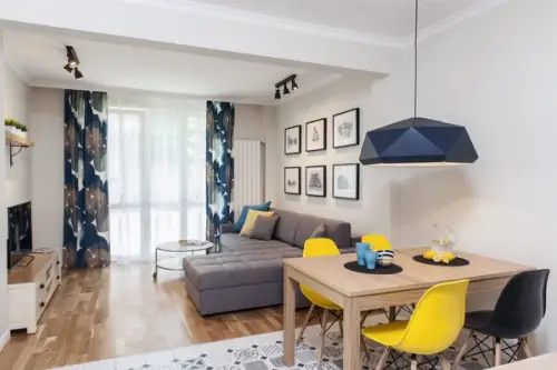 Design contemporan si accente de culoare intr-un apartament de 85 mp