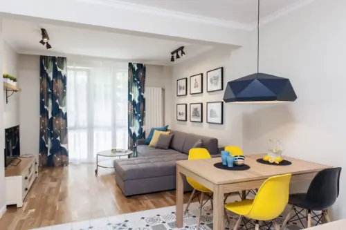 Design contemporan si accente de culoare intr-un apartament de 85 mp