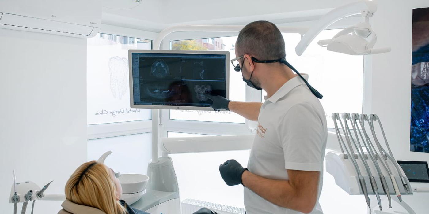 Bucură-te de libertatea de a mânca, vorbi și zâmbi cu dantura fixa pe implanturi