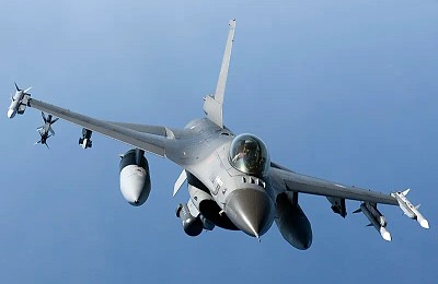 Primele imagini cu F-16 al Ucrainei atacând poziții ale rușilor. Piloți, antrenați în România
