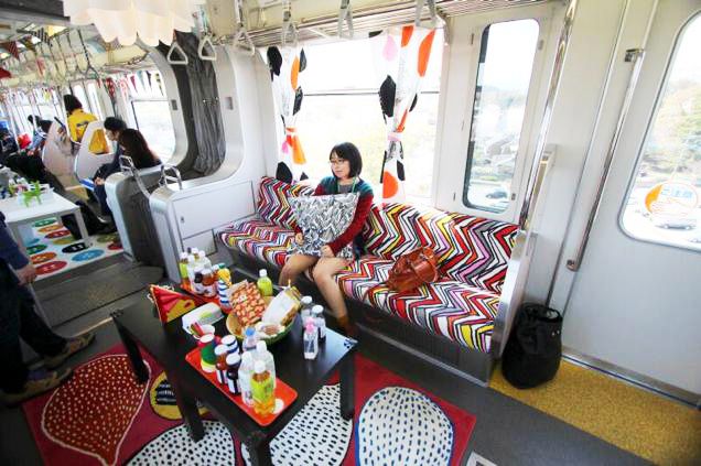 Showroom mobil intr-un vagon de metrou