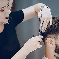 Arta tunsului: frizerii români dau tonul trendurilor globale în competiții internaționale