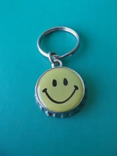 DIY – Cum sa-ti faci breloc pentru chei dintr-un dop