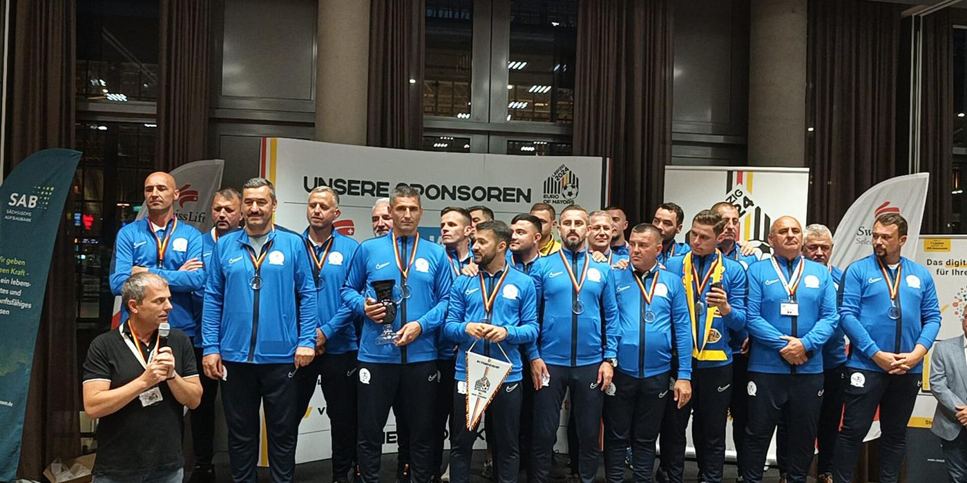 VIDEO Sergiu Constanda, primarul din Poiana Câmpina, susținut de ACoR Prahova, vicecampion european alături de Echipa Națională de Fotbal a Primarilor din România, la Campionatul European de Fotbal al Primarilor