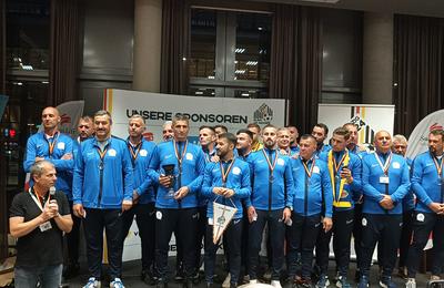 VIDEO Sergiu Constanda, primarul din Poiana Câmpina, susținut de ACoR Prahova, vicecampion european alături de Echipa Națională de Fotbal a Primarilor din România, la Campionatul European de Fotbal al Primarilor