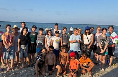 Reacția unui puști dus prima oară la mare, într-o tabără a Bisericii: A fost atât de frumos, încât n-am mai simțit că sunt un copil sărac. Am fost un copil fericit. Asta contează
