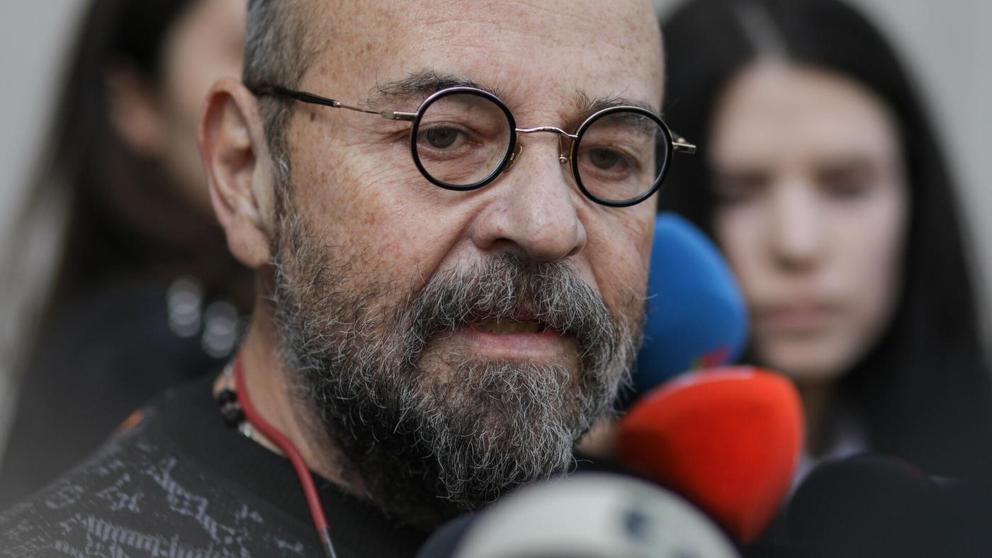 Piedone şi-a prezentat contractul cu bucureştenii: S-a prezentat ca fiind „o splendoare”, care încă mănâncă parizer