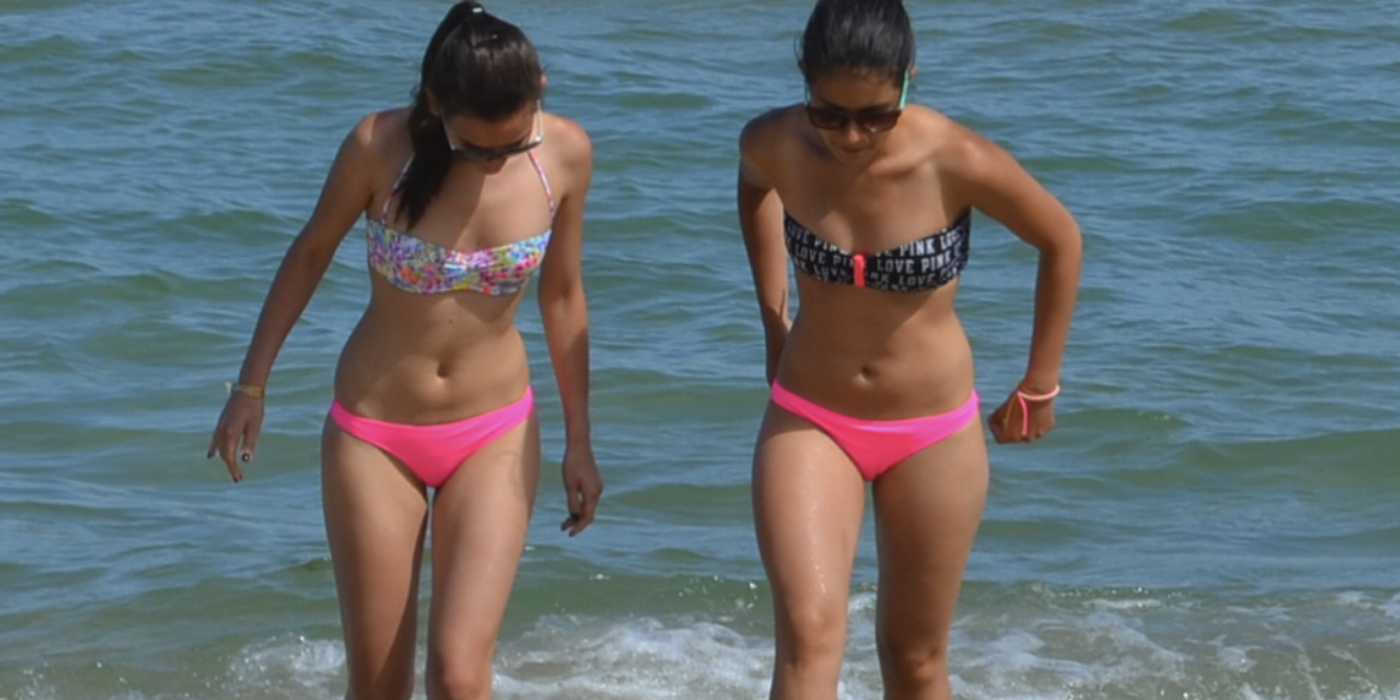 Antropologia bikiniului: De ce ne îmbrăcăm așa cum o facem?