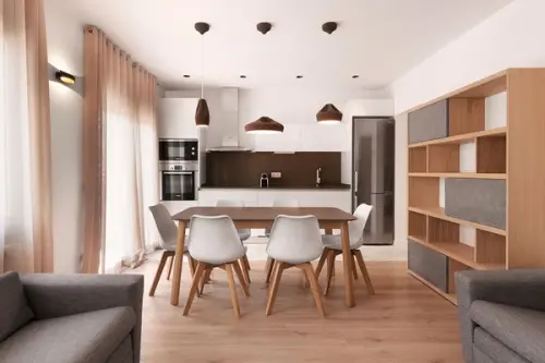 Dupa o renovare temeinica, un apartament se transforma intr-unul functional si primitor