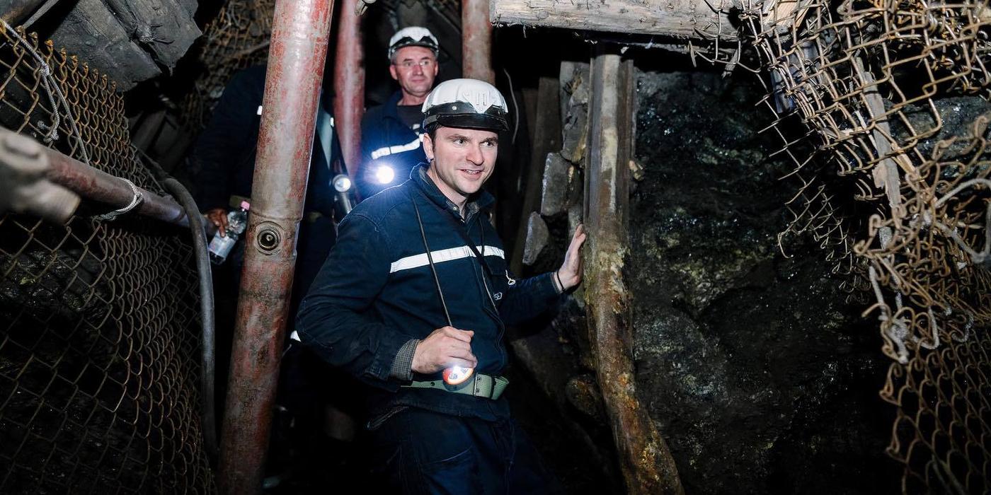 Sebastian Burduja, ministrul Energiei, a coborât în Mina Livezeni: Am participat la extracţia a 5 tone, cu un utilaj de provenienţă sovietică, din anii ‘80