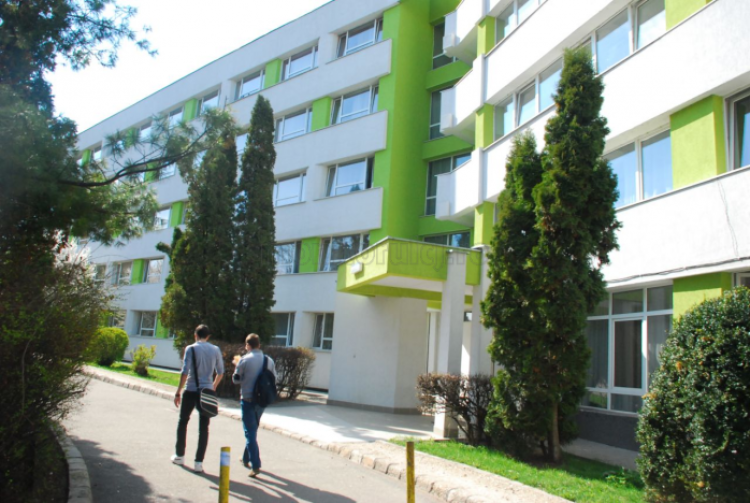 Tineri care nu aveau ce căuta în căminele din Observator, sancționați cu avertisment sau amendă de polițiștii din Cluj.