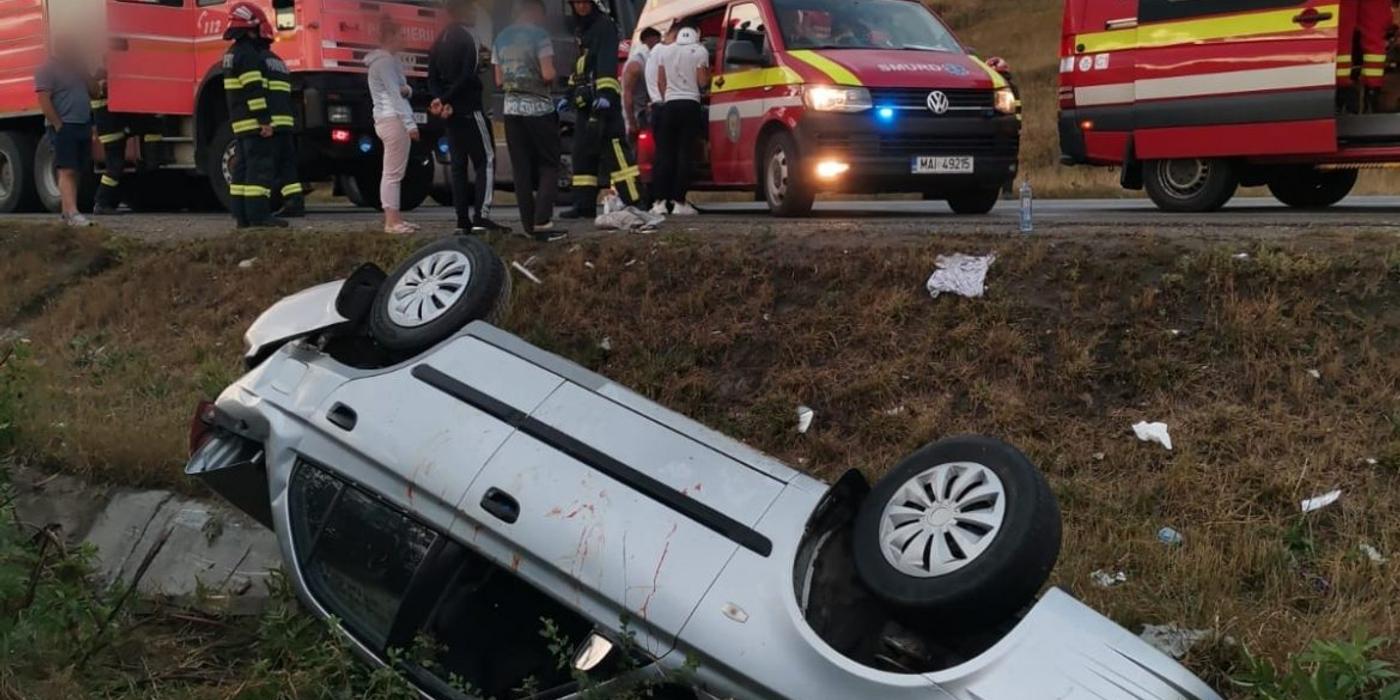 O mașină s-a răsturnat miercuri seara pe centura Vâlcele- Apahida