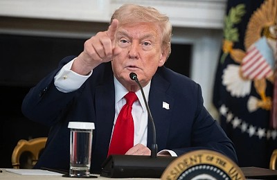 Trump amenință Iran cu „decimare completă” dacă nu deschide Ormuz. Aeroporturile din Europa, fără combustibil