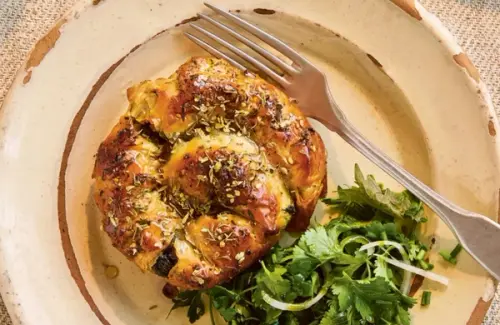 Borek vegan cu spanac condimentat, o poezie crocantă în bucătăria ta