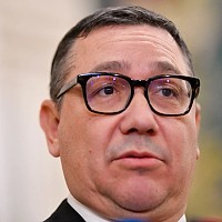 Liderii coaliției, îngrijorați că Ponta nu s-a prăbușit în sondaje. Fostul lider PSD îl poate trimite pe Nicușor Dan în finală