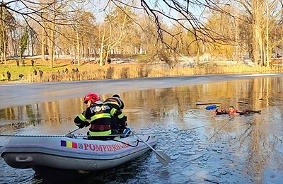 Erou într-o zi obișnuită: intervenție rapidă într-un parc din Craiova