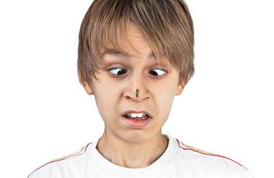 Primul ajutor la copilul înțepat de albină