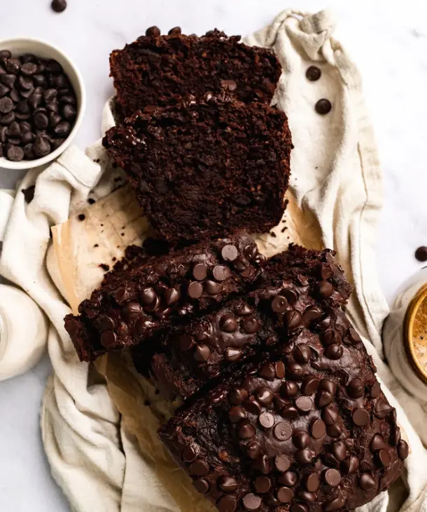 Chec vegan cu banane și ciocolată