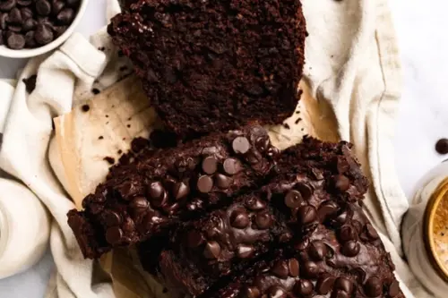 Chec vegan cu banane și ciocolată