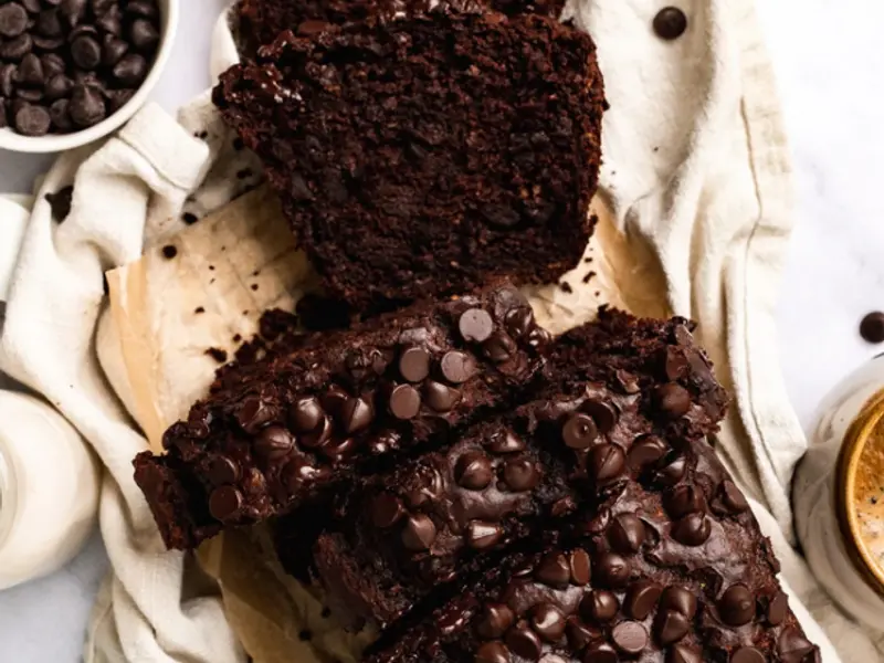 Chec vegan cu banane și ciocolată