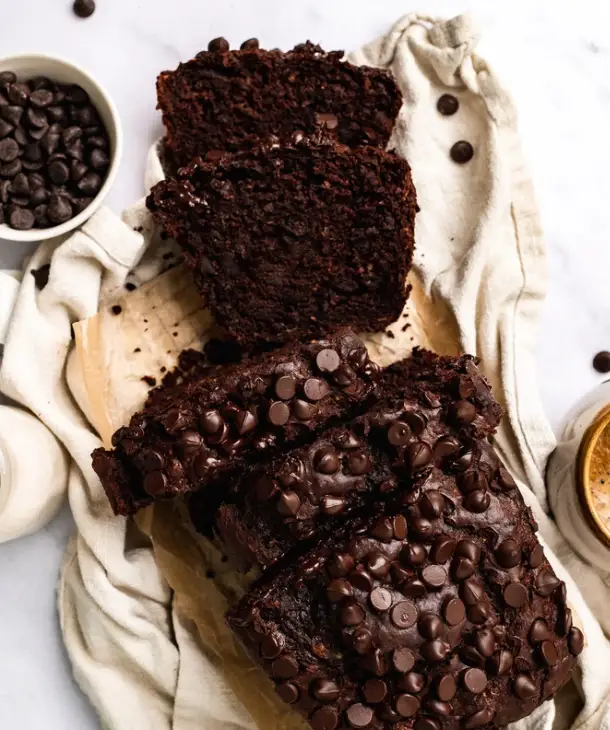 Chec vegan cu banane și ciocolată