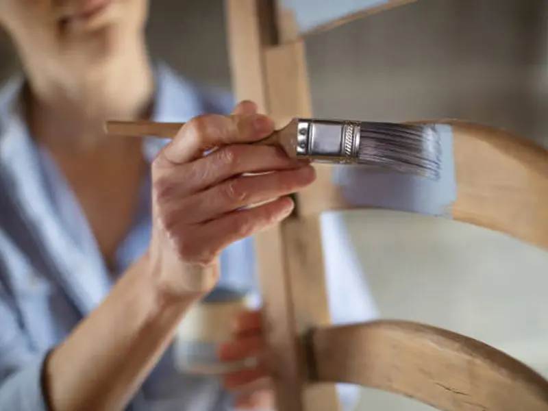 Cum schimbi aspectul mobilierului vechi prin vopsire: Un ghid pas cu pas