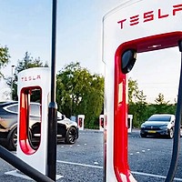 Acțiunile Tesla înregistrază scăderi semnificative după anunțul prăbușirii vânzărilor în Europa
