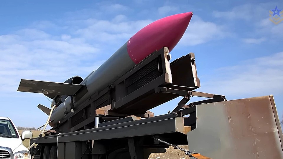 Ucraina se laudă cu o rachetă mai mare și mai ieftină decât Tomahawk. Ce este Flamingo