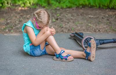 Entorsele la copii: cum acorzi primul ajutor