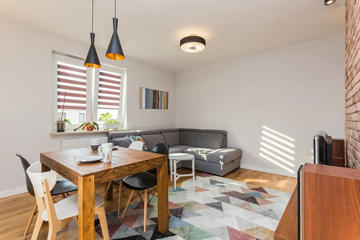 Lemnul la superlativ in aceasta amenajare de apartament