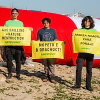 Greenpeace a protestat la Vama Veche împotriva forajelor din Marea Neagră