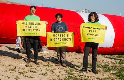 Greenpeace a protestat la Vama Veche împotriva forajelor din Marea Neagră