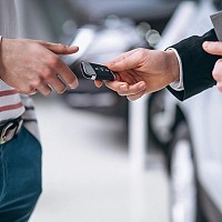 Cât valorează mașina ta la amanet și ce influențează suma pe care o poți obține?