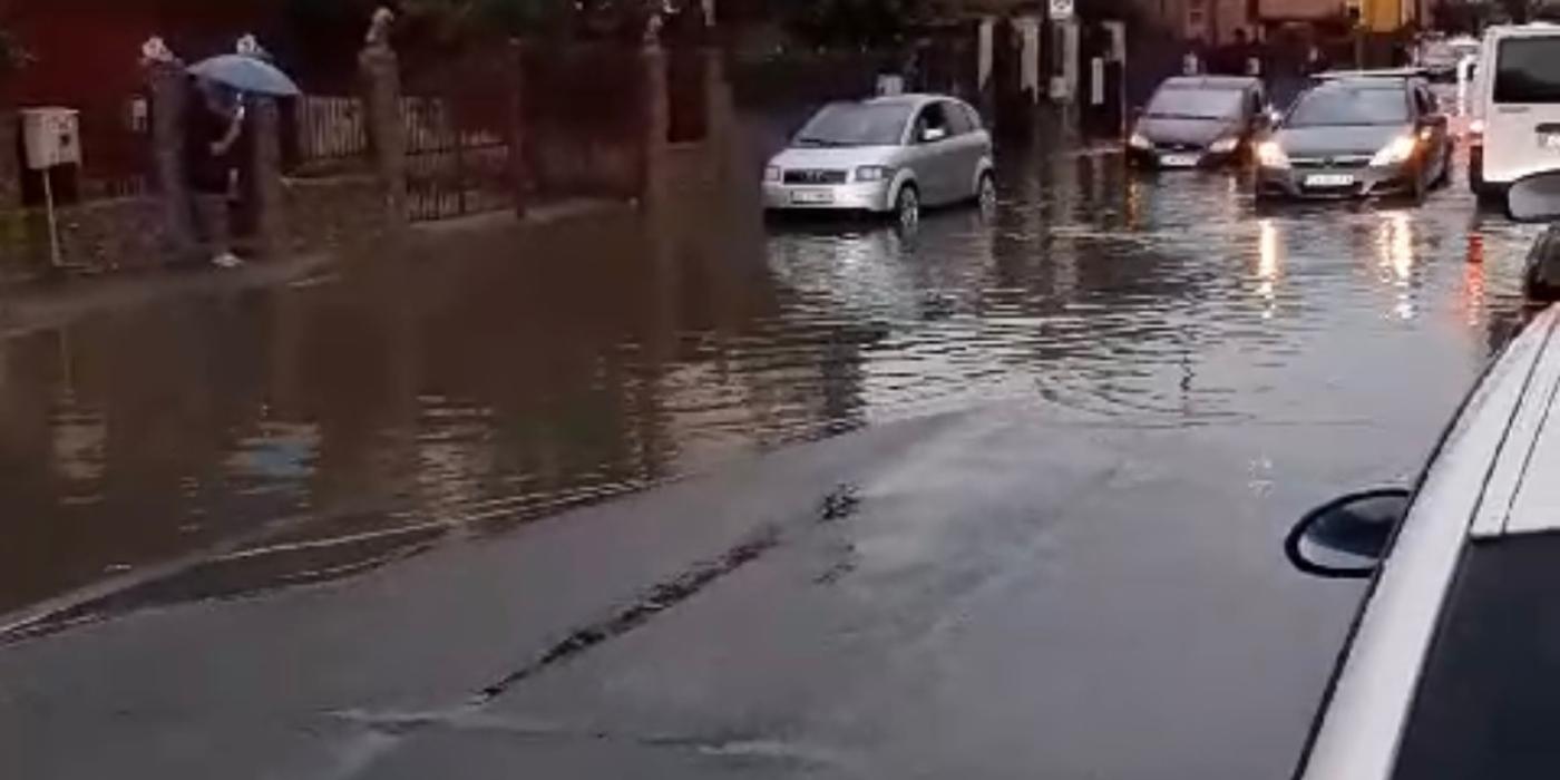 După ploaia torențială din Cluj, mai multe străzi din oraș au fost acoperite de ape