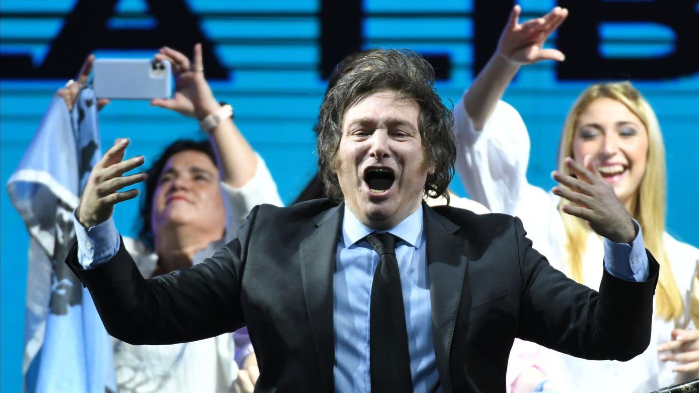 Libertarianul Javier Milei este învestit duminică în funcţia de preşedinte, cu atenţia îndreptată spre criza economică din ţară